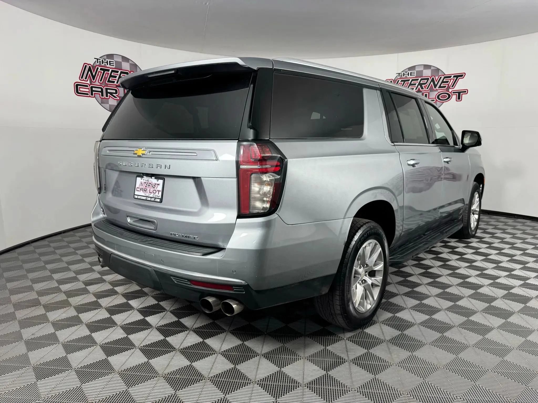 Used 2024 Chevrolet Suburban Premier AWD/4WD image 7