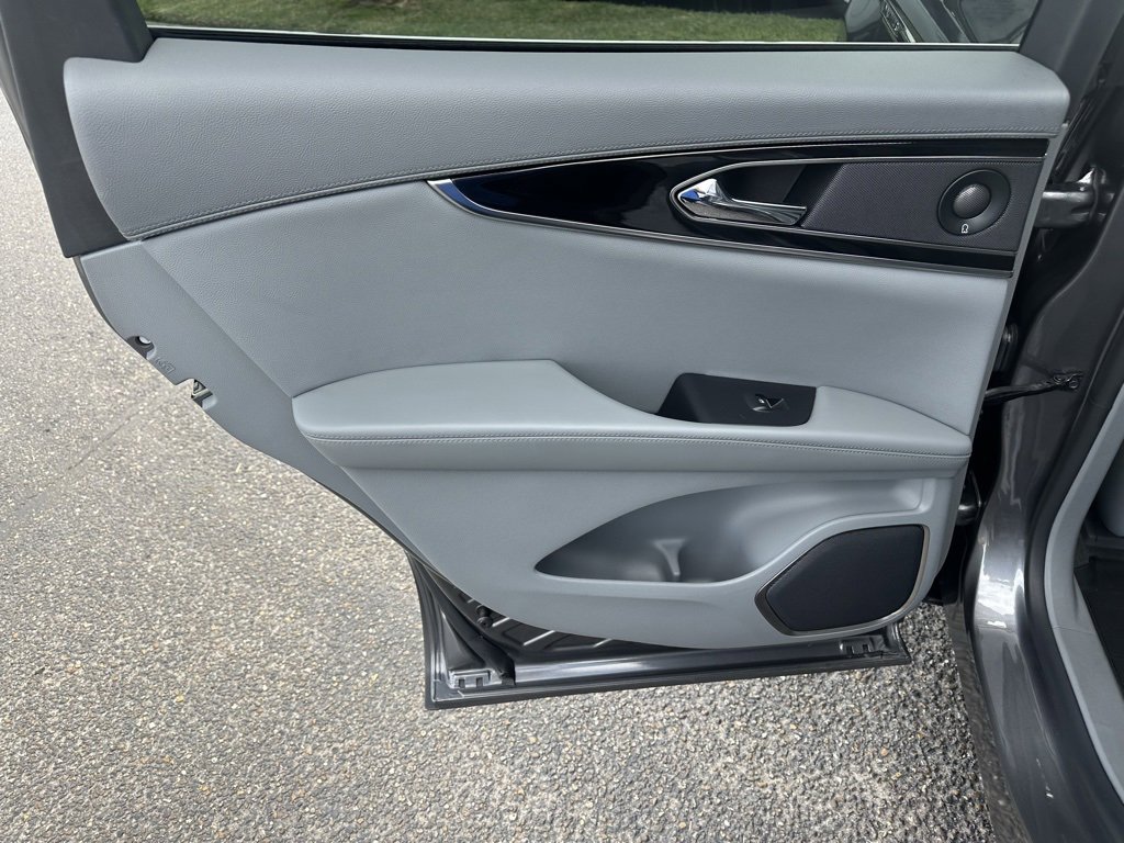 Used 2023 Lincoln Nautilus Reserve w/ Equipment Group 201A image 16