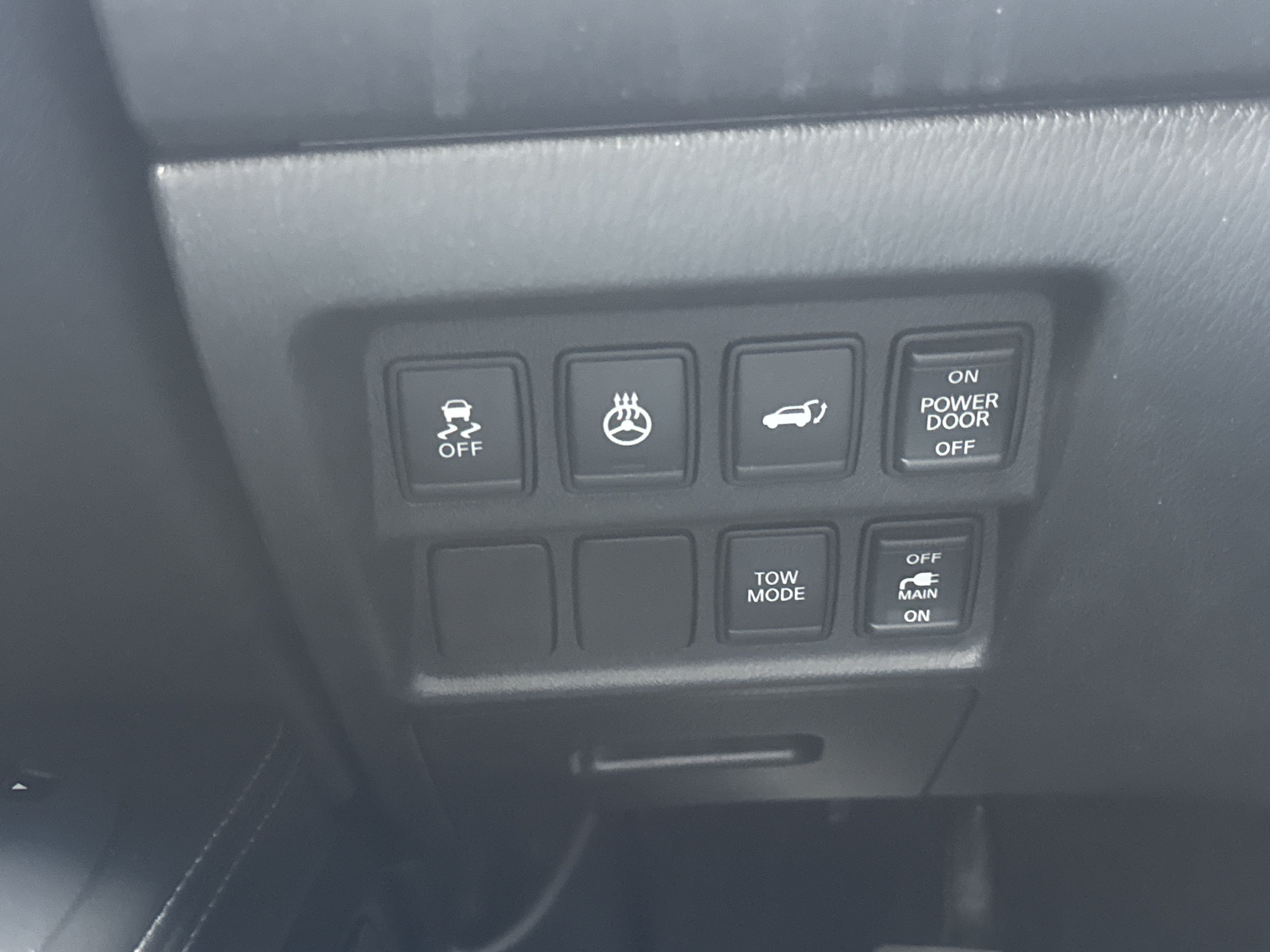Used 2014 Nissan Pathfinder Platinum FWD image 25