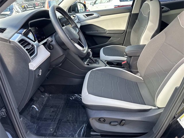 Certified 2025 Volkswagen Taos SE w/ Panoramic Sunroof Package image 13