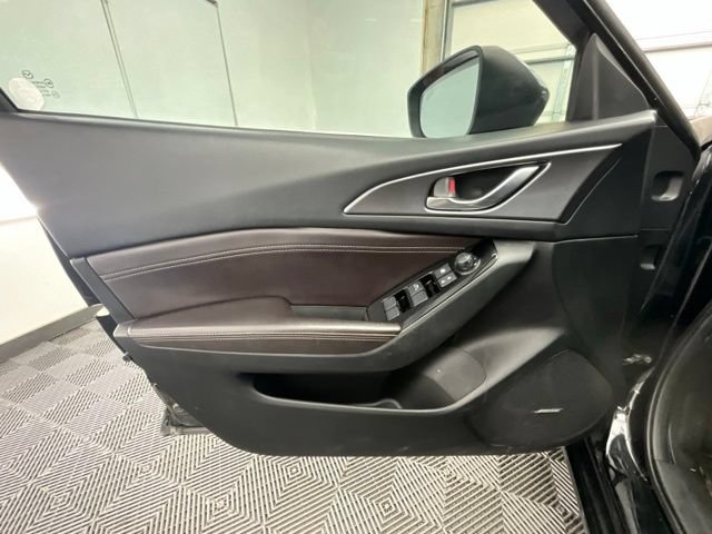 Used 2017 MAZDA MAZDA3 Grand Touring FWD image 13
