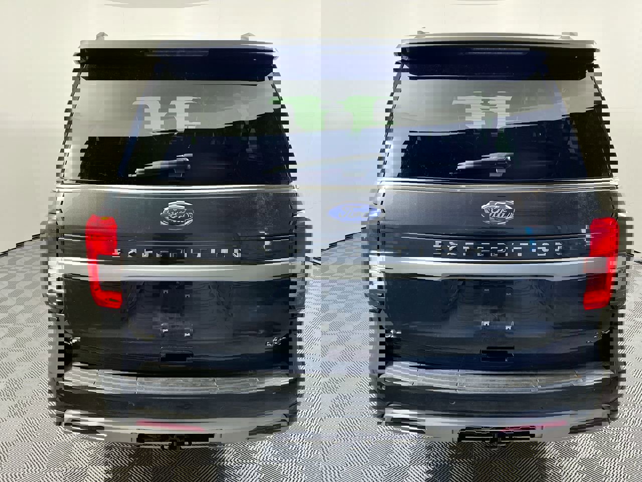 Used 2024 Ford Expedition Max XLT image 4