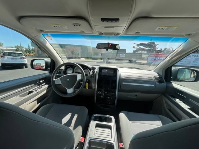 Used 2008 Dodge Grand Caravan SXT w/ Entertainment Group 2 FWD image 38