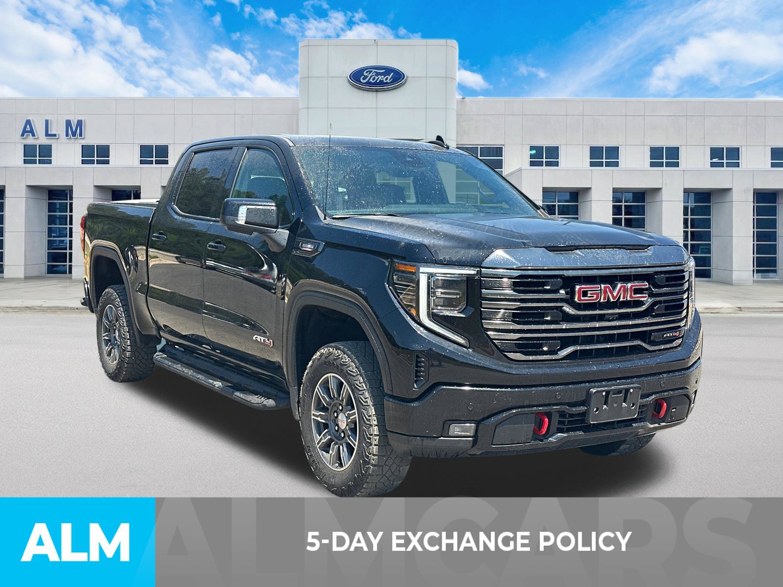 Used 2024 GMC Sierra 1500 AT4 w/ Technology Package AWD/4WD image 3