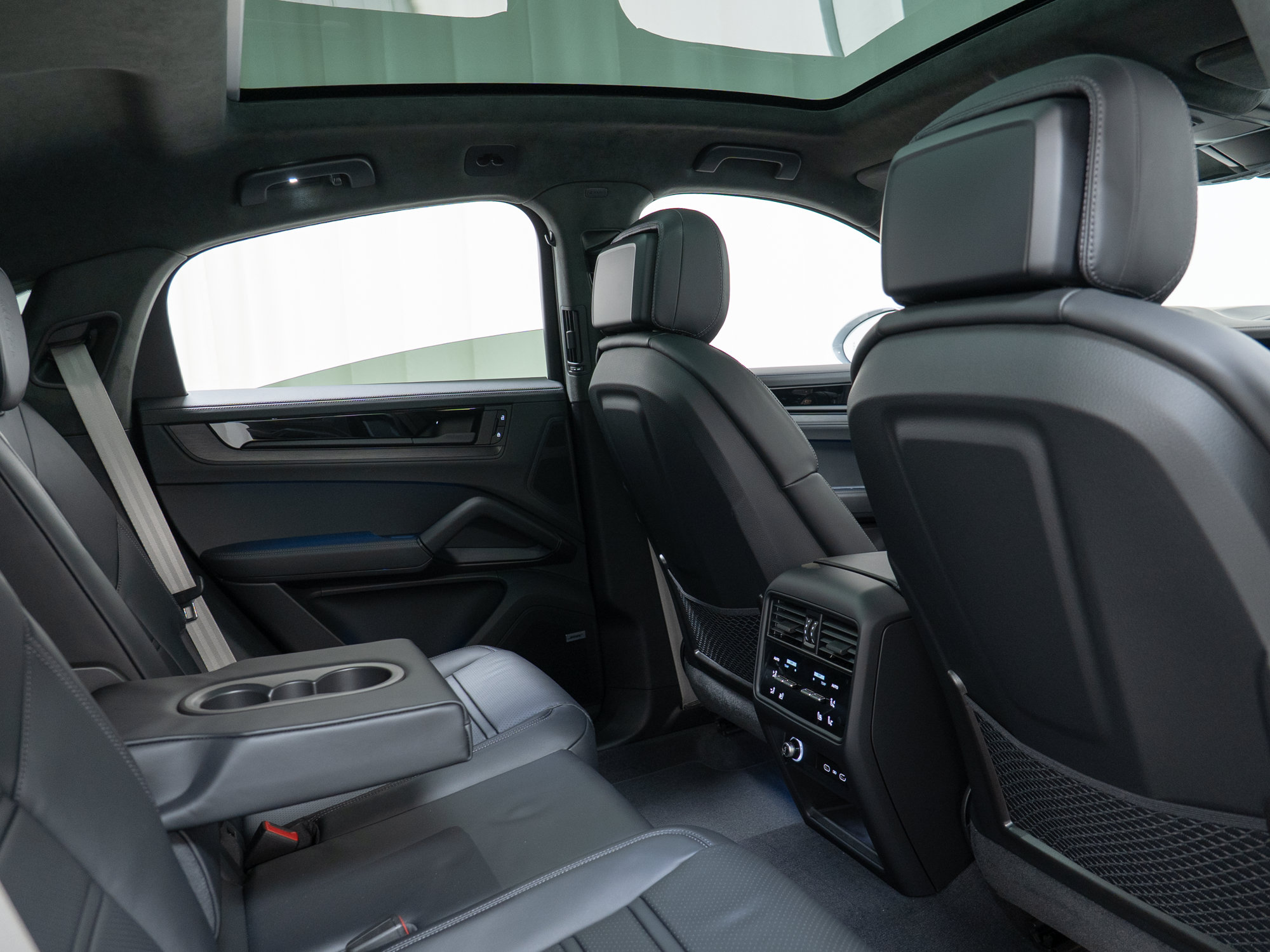 New 2026 Porsche Cayenne GTS AWD/4WD image 31