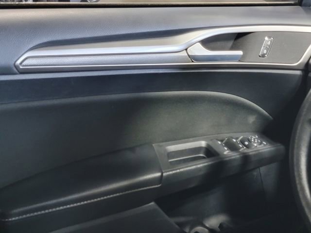 Used 2020 Ford Fusion SE AWD/4WD image 21