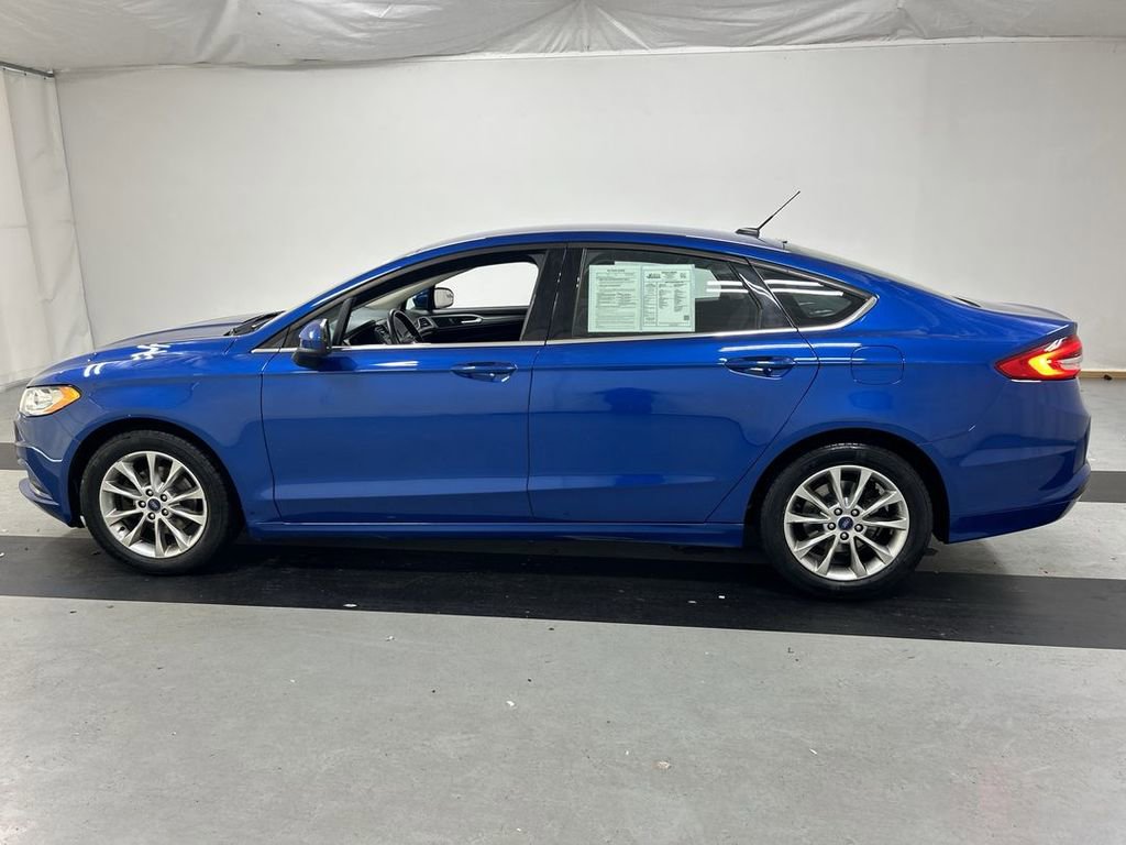 Used 2017 Ford Fusion SE FWD image 5
