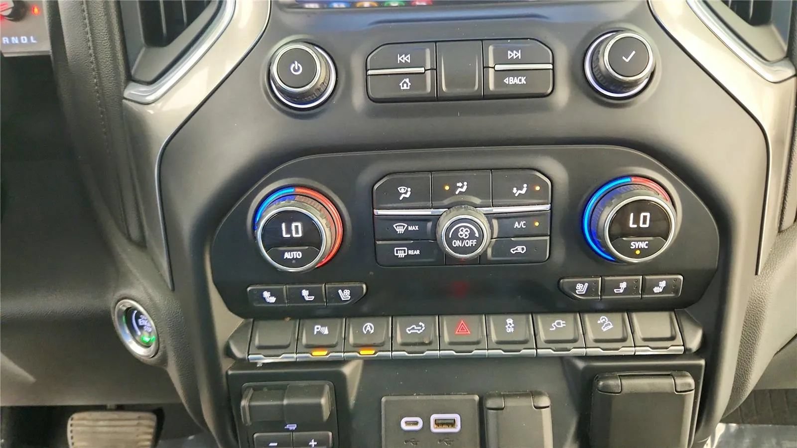 Used 2019 Chevrolet Silverado 1500 LTZ AWD/4WD image 29