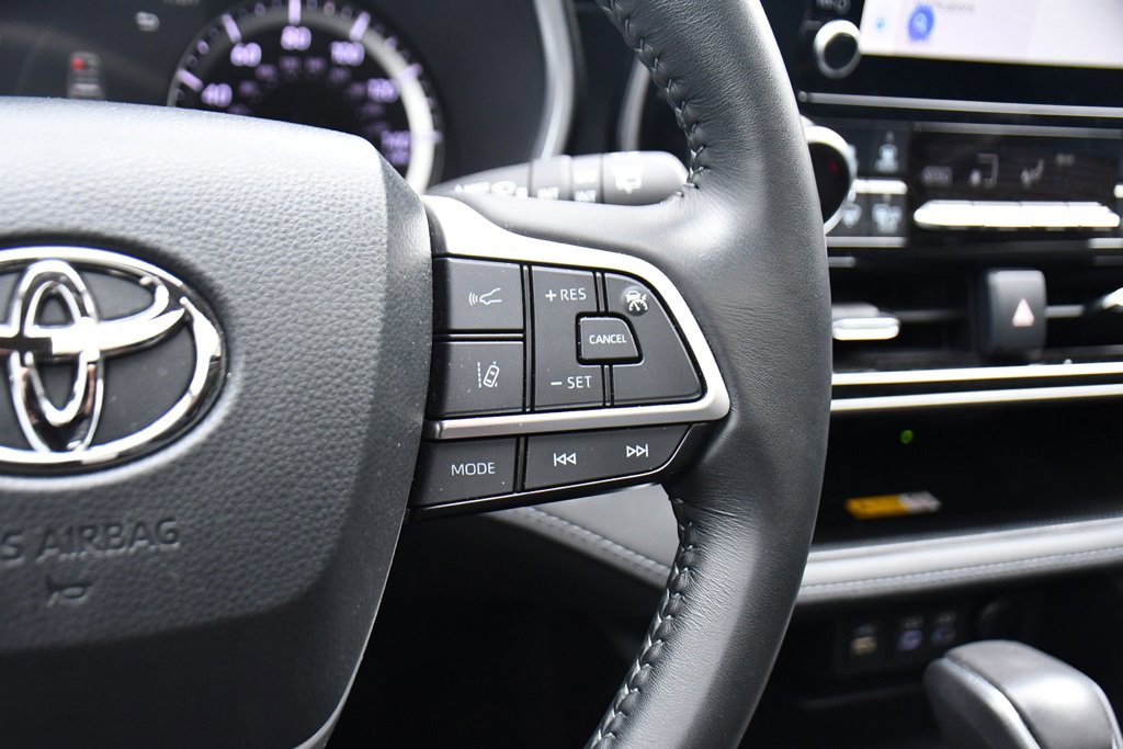 Used 2023 Toyota Highlander XLE image 35