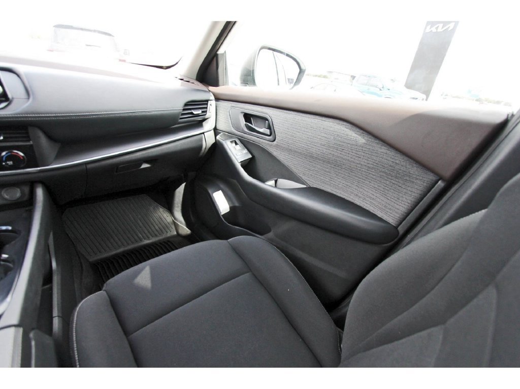 Used 2023 Nissan Rogue S FWD image 11