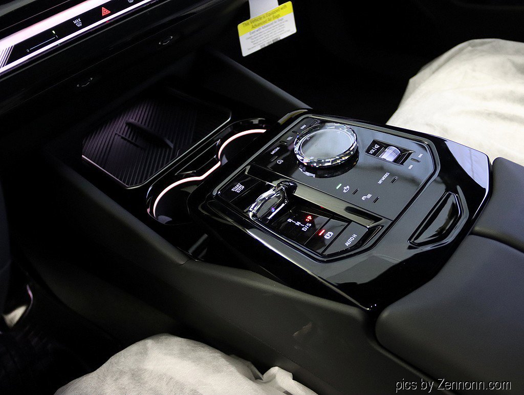 Used 2026 BMW 550e xDrive w/ Executive Package AWD/4WD image 8
