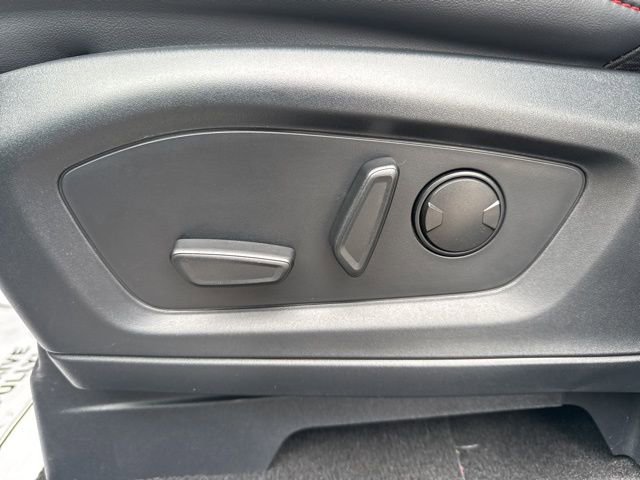 Used 2025 Ford Explorer ST-Line w/ ST-Line Street Pack image 16