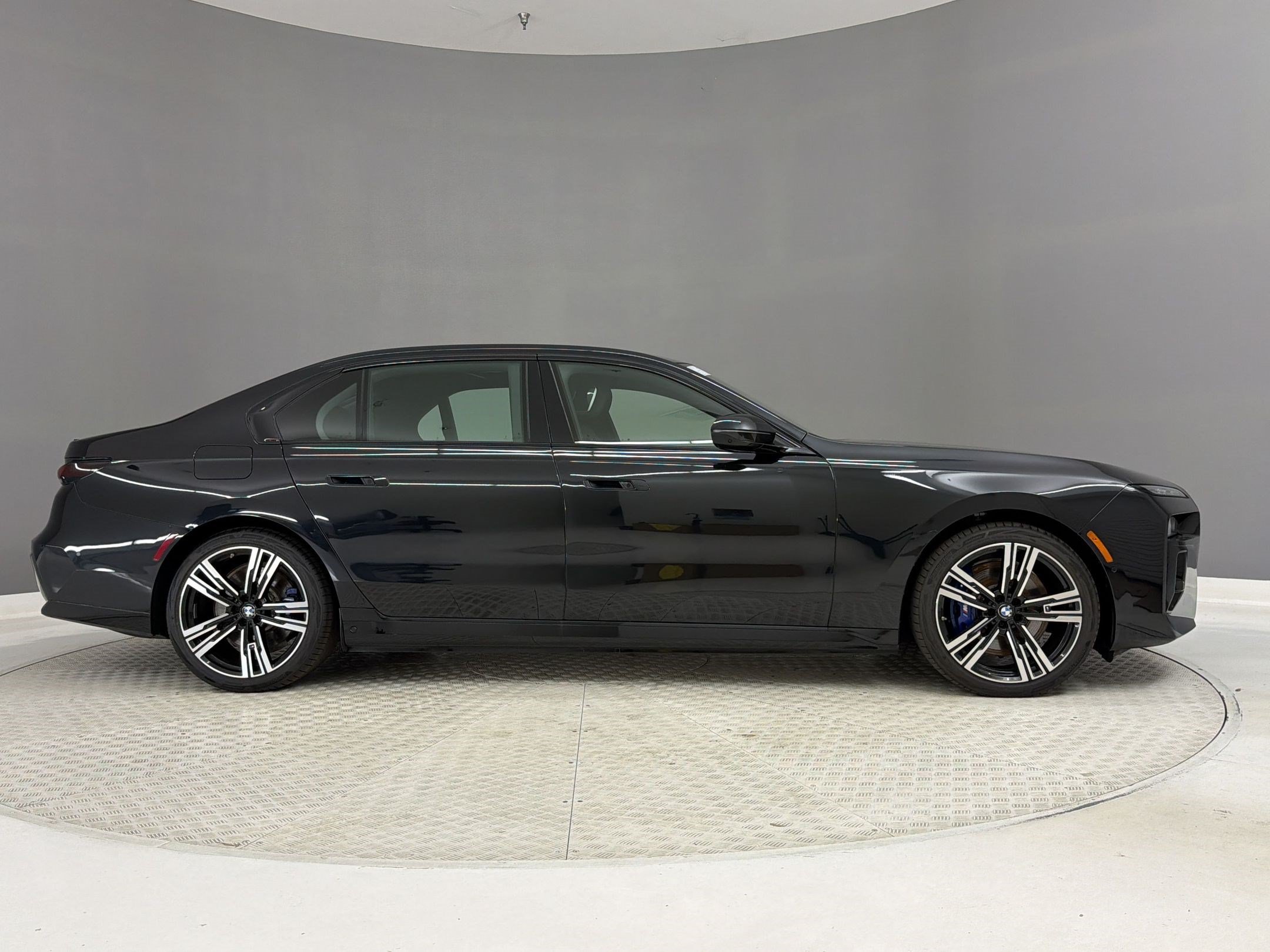 Used 2025 BMW i7 xDrive60 w/ Executive Package AWD/4WD image 8