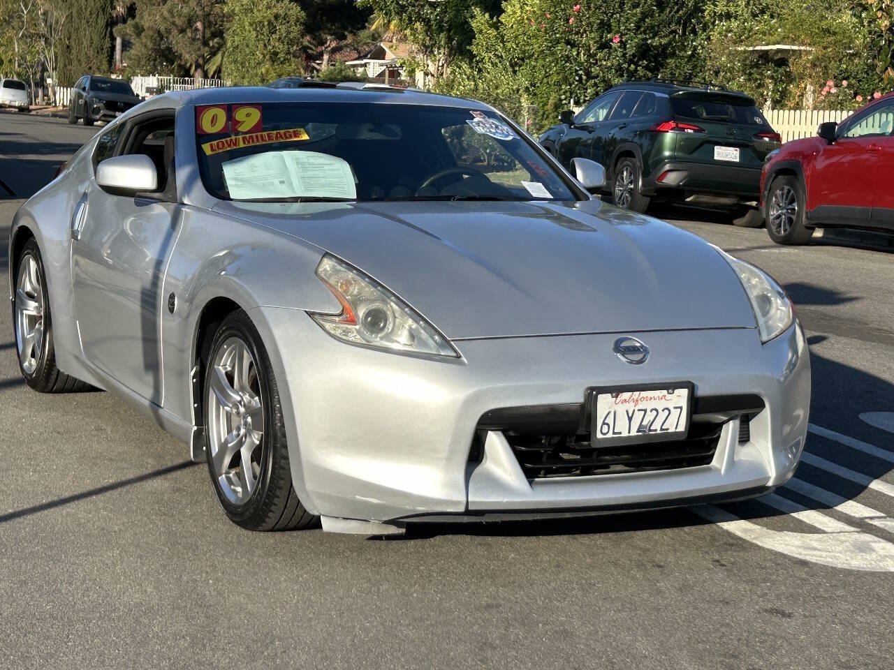 Used 2009 Nissan 370Z Coupe RWD image 2