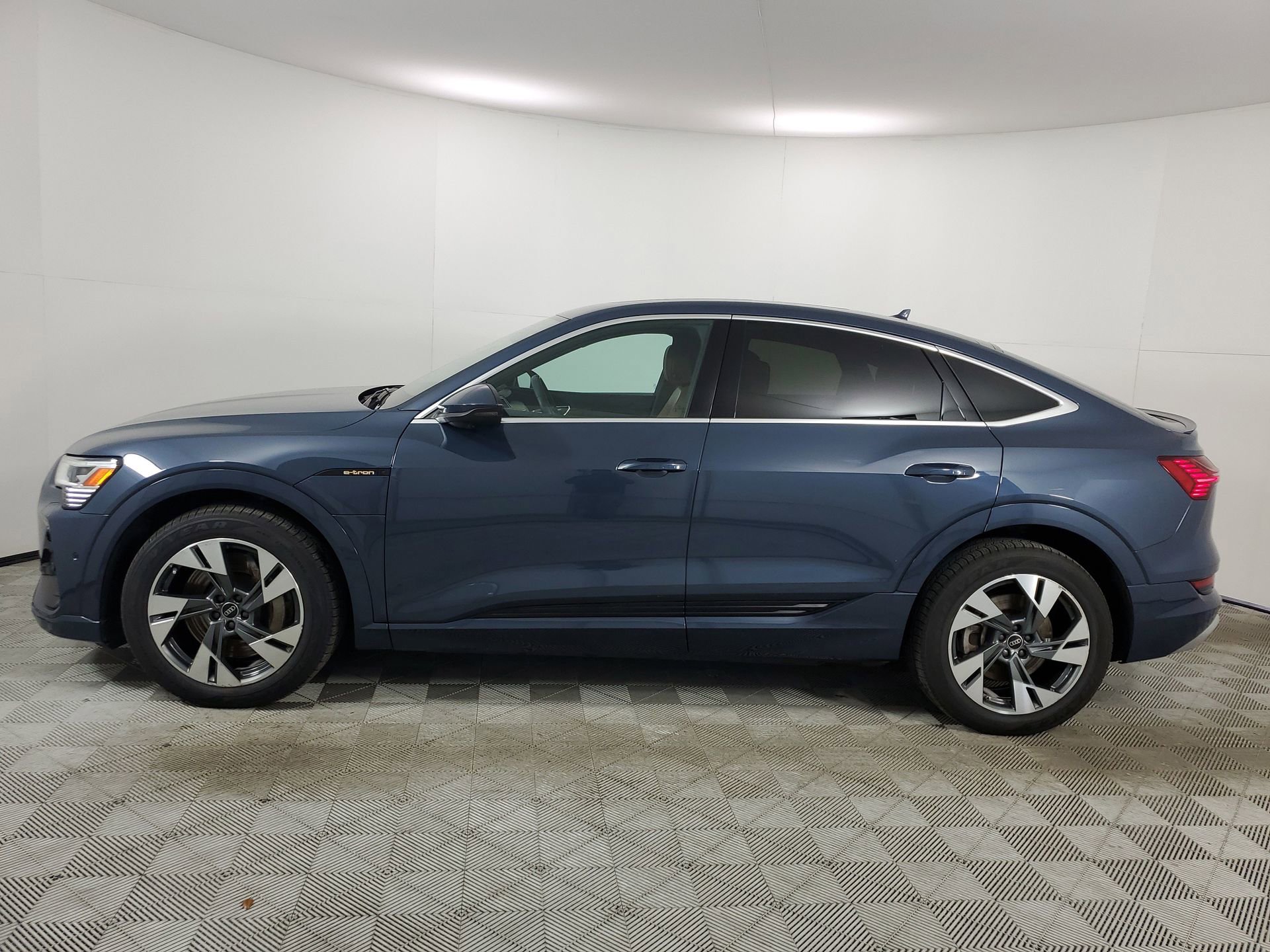 Used 2023 Audi e-tron Premium Plus w/ Premium Plus Package image 6