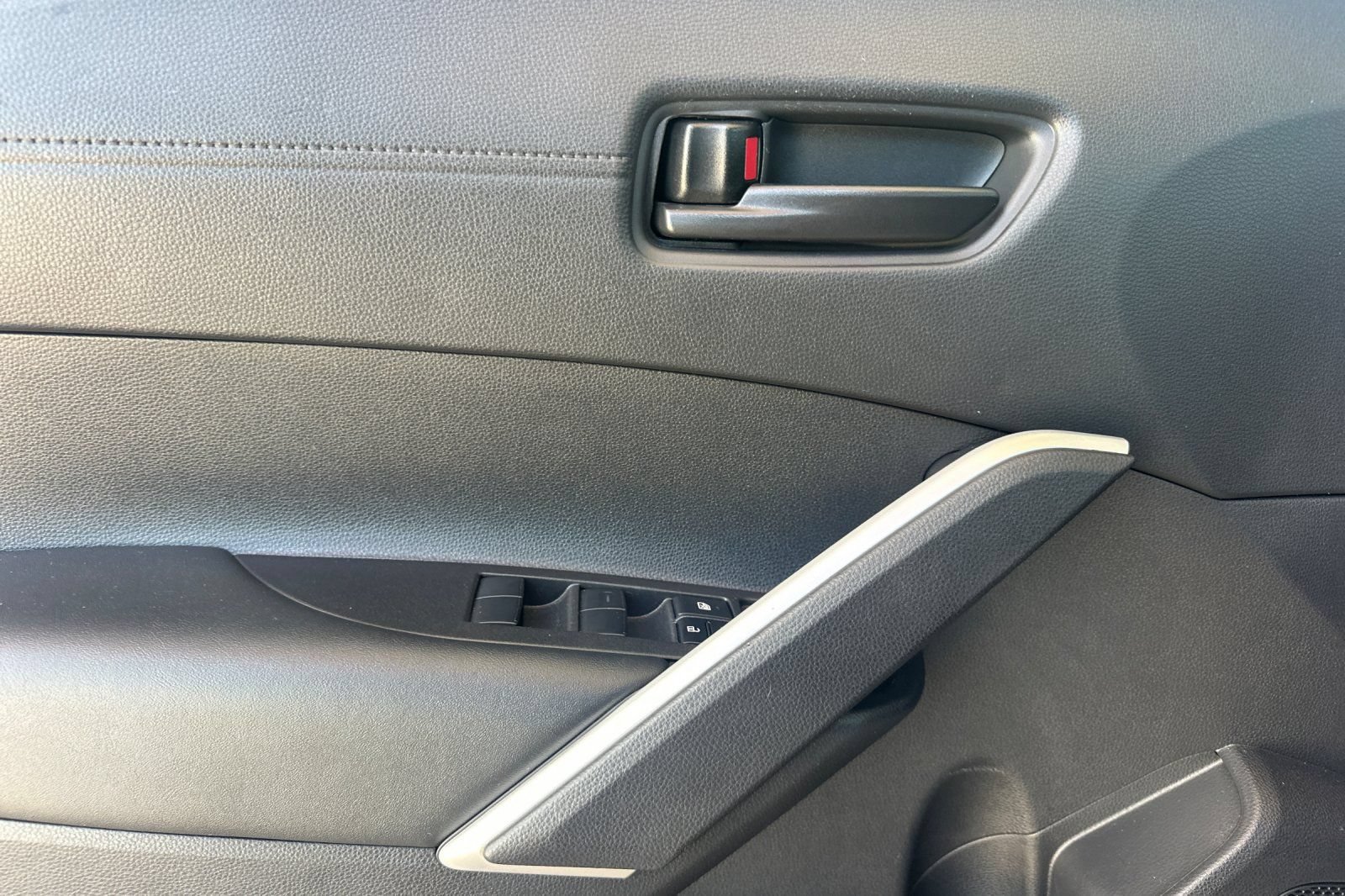 Used 2025 Toyota Corolla Cross AWD Hybrid image 12