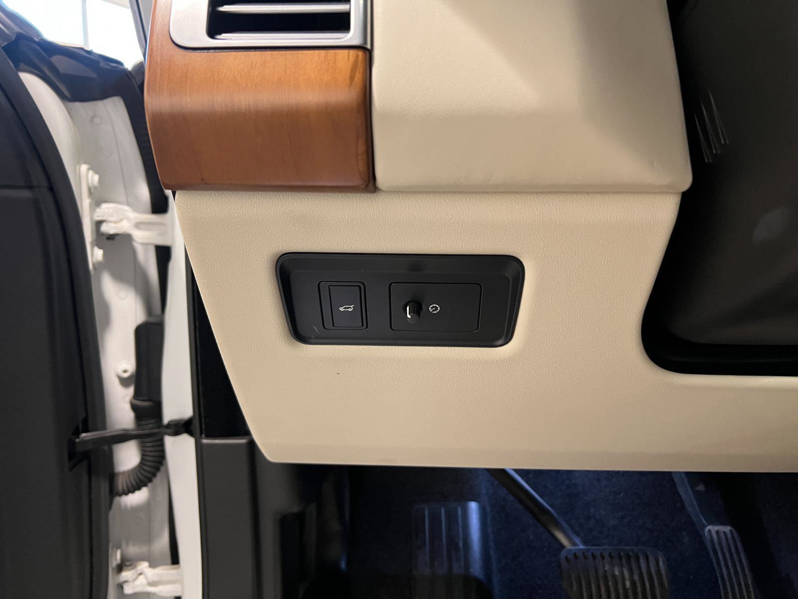 Used 2019 Land Rover Range Rover Supercharged AWD/4WD image 15