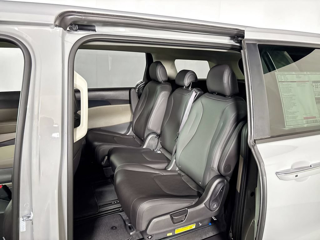 New 2027 Kia Carnival LXS FWD image 19