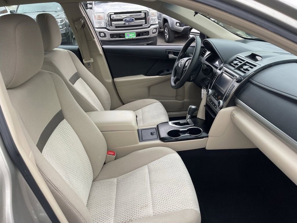 Used 2013 Toyota Camry LE image 12