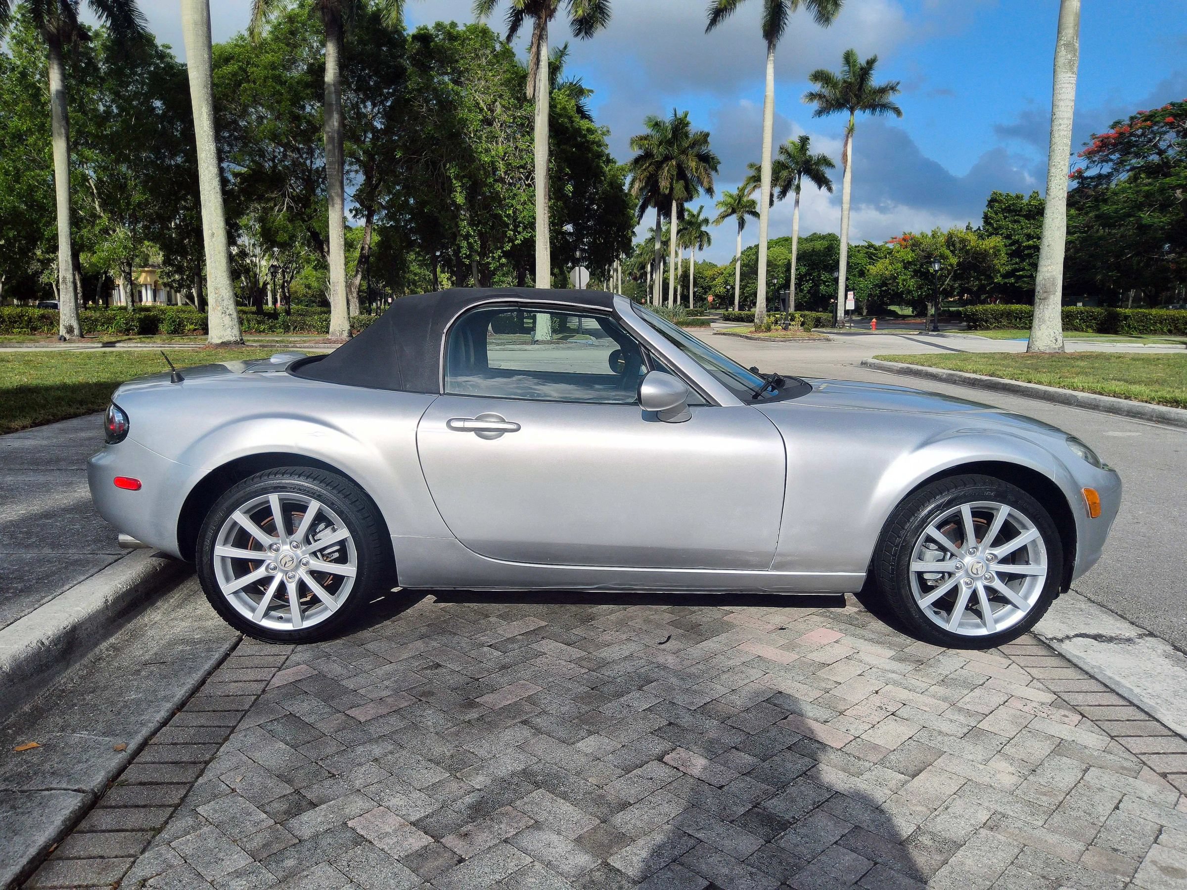 Used 2006 MAZDA MX-5 Miata Grand Touring RWD image 35