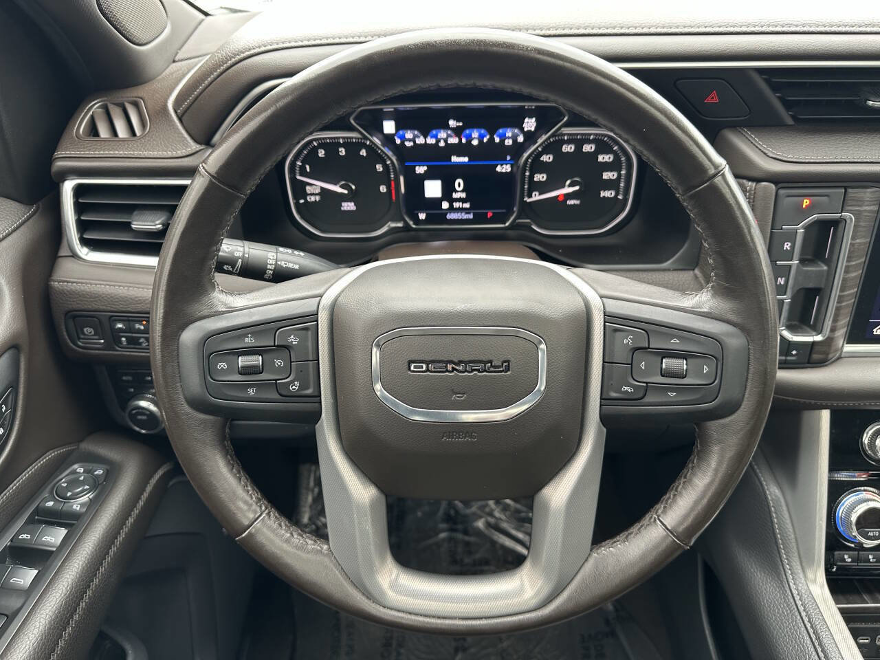 Used 2021 GMC Yukon Denali w/ Denali Premium Package image 17