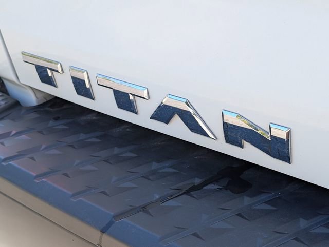 Used 2022 Nissan Titan S image 18