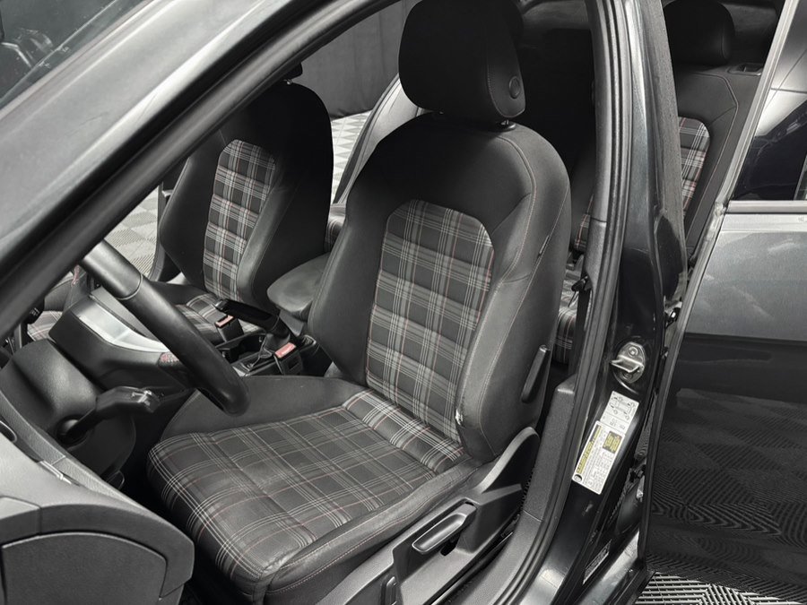 Used 2016 Volkswagen GTI SE image 30
