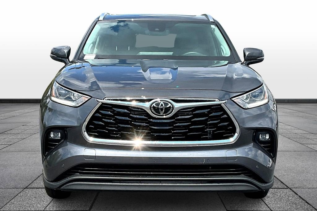 Used 2024 Toyota Highlander Limited image 2
