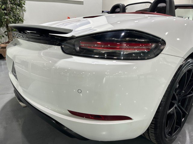 Used 2017 Porsche 718 Boxster RWD image 19
