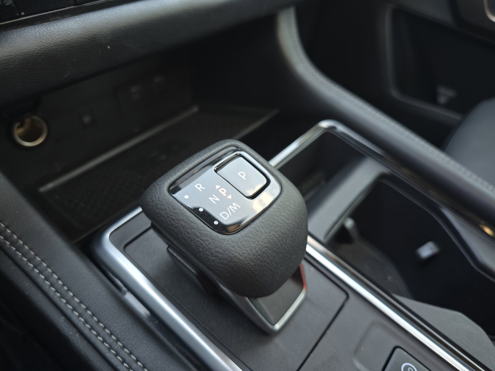 Used 2024 Nissan Pathfinder Platinum image 22