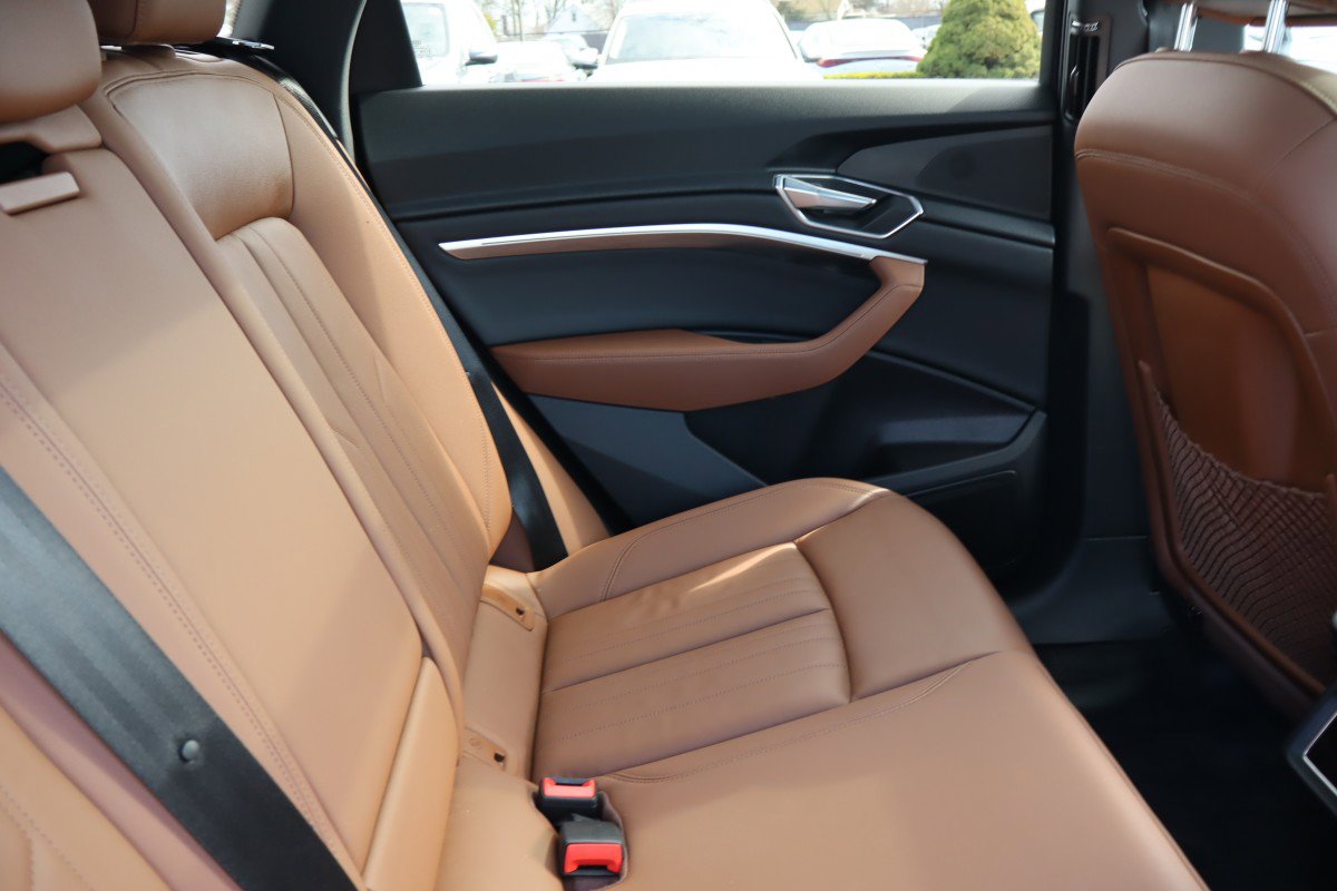 Used 2021 Audi e-tron Premium w/ Convenience Plus Package AWD/4WD image 15