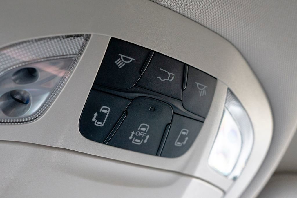 Used 2024 Chrysler Pacifica Touring-L image 31