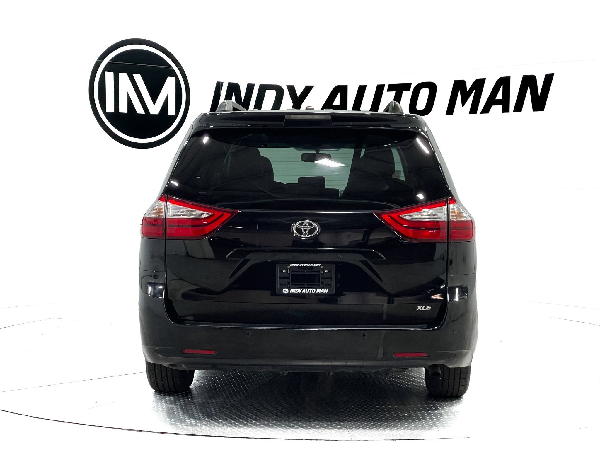 Used 2017 Toyota Sienna XLE w/ XLE Navigation Package FWD image 5