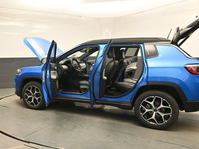 Used 2025 Jeep Compass Limited AWD/4WD image 40