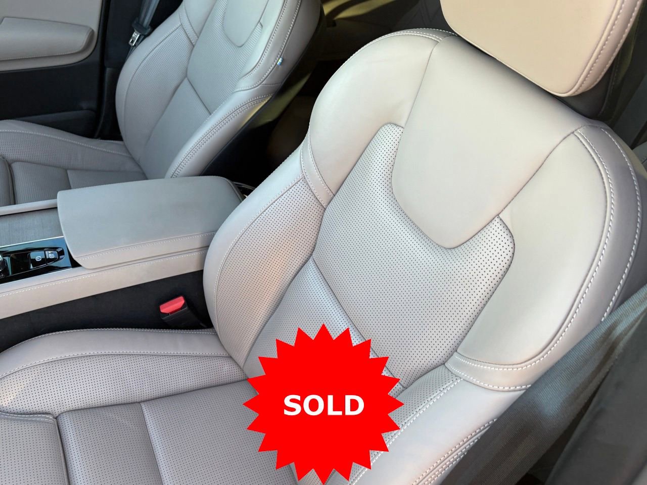 Certified 2025 Volvo XC90 T8 Ultra w/ Lounge Package image 28