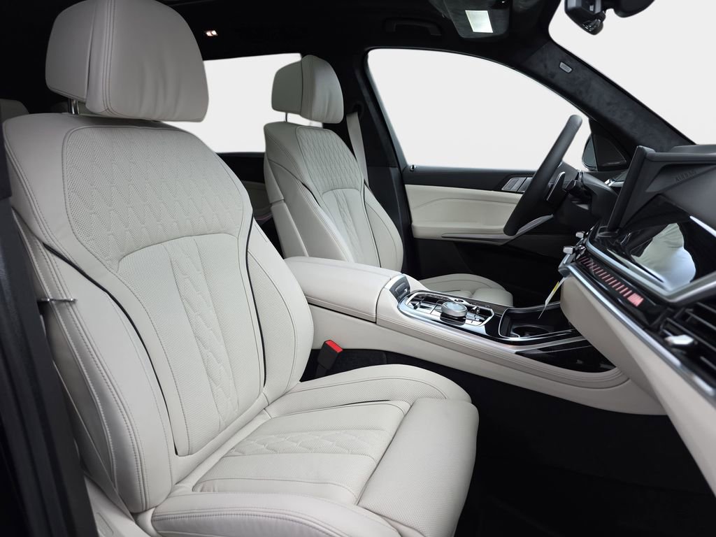 New 2026 BMW X7 M60i image 9