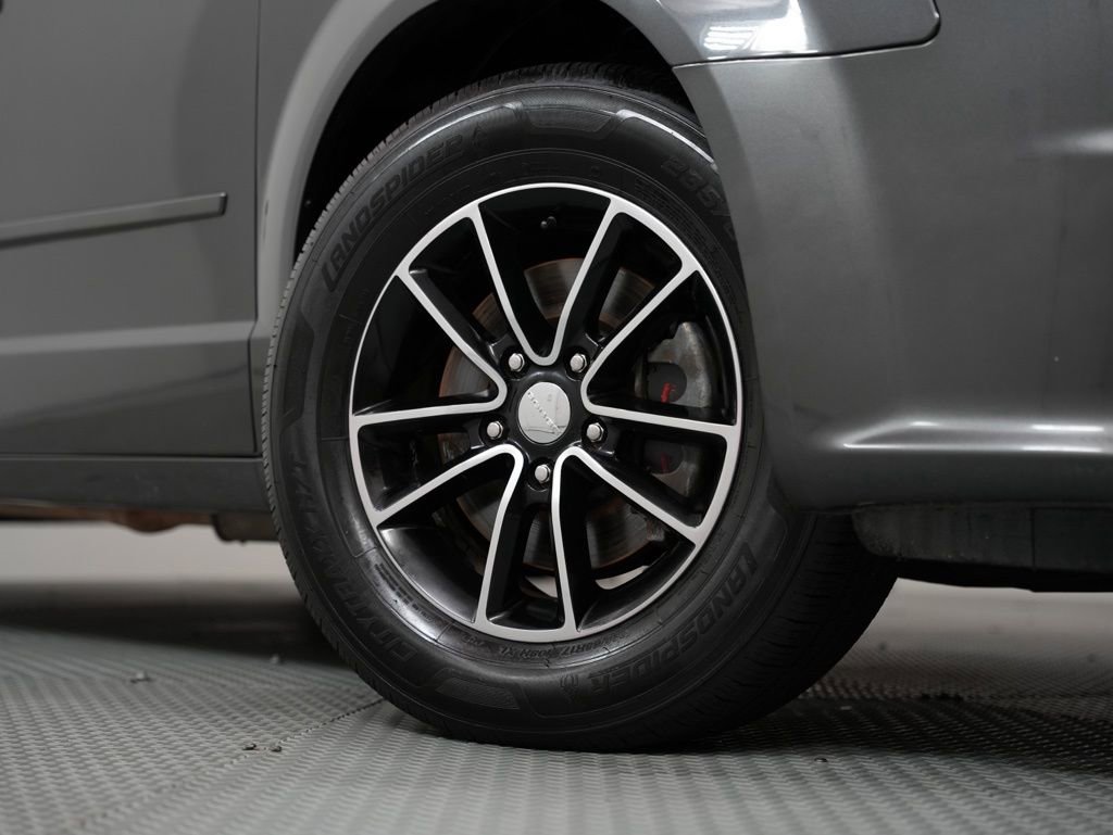 Used 2015 Dodge Grand Caravan SE image 16