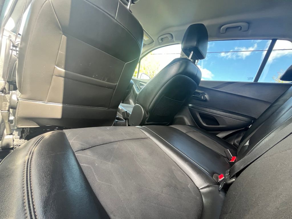 Used 2017 Chevrolet Trax LT w/ LT Convenience Package AWD/4WD image 16