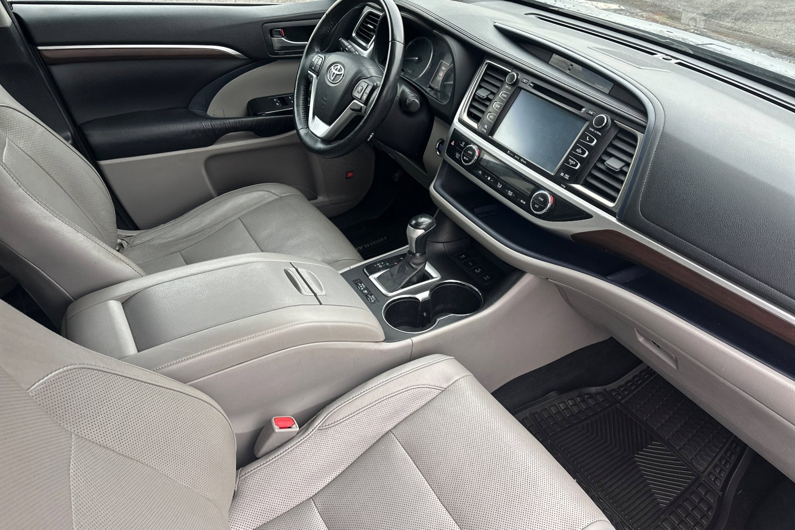 Used 2016 Toyota Highlander Limited image 19