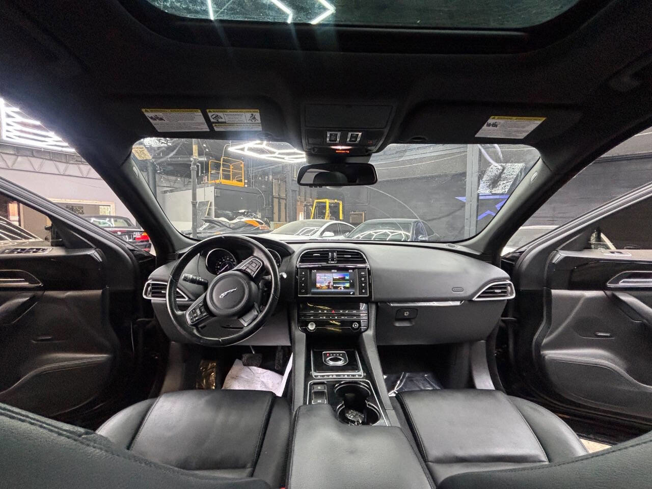 Used 2017 Jaguar F-PACE Premium image 11