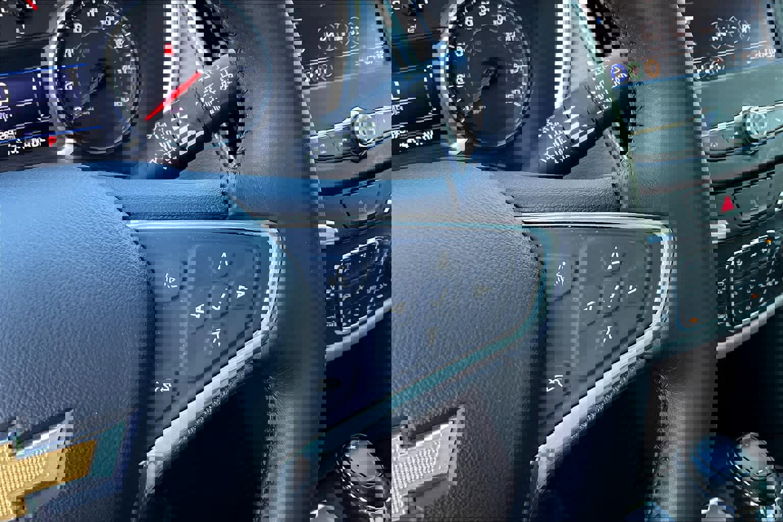 Used 2020 Chevrolet Equinox LT w/ Driver Convenience Package image 19