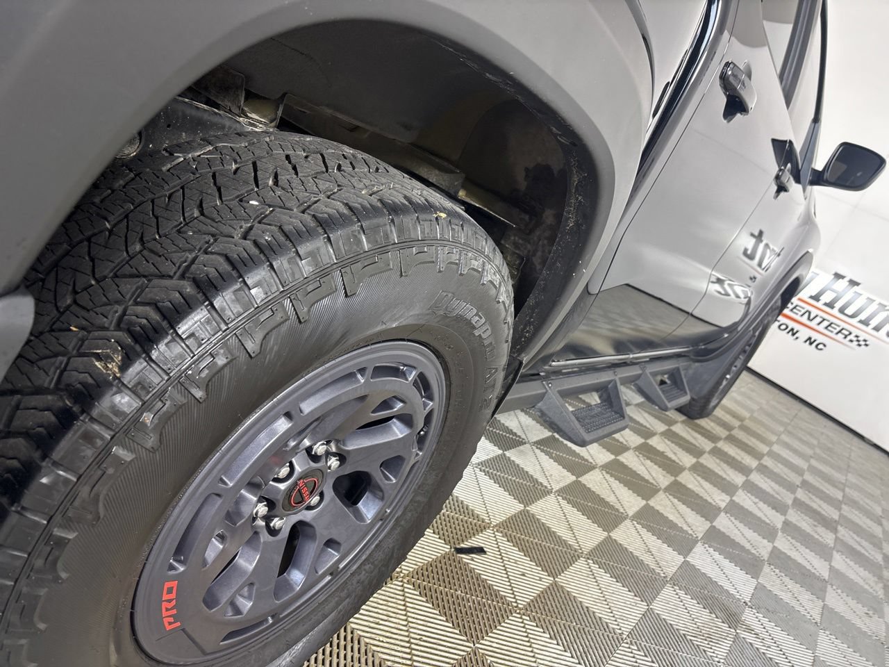 Used 2025 Nissan Frontier PRO-4X AWD/4WD image 35