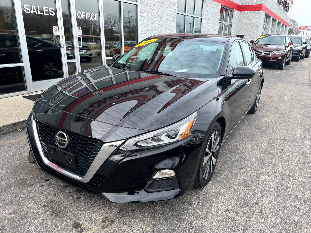 Used 2022 Nissan Altima 2.5 SV image 2