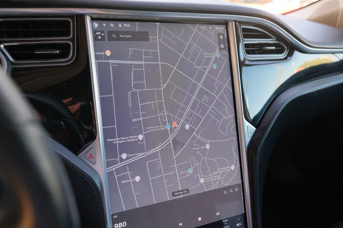 Used 2015 Tesla Model S 70 RWD image 17