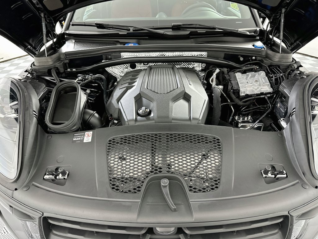 New 2026 Porsche Macan AWD/4WD image 32