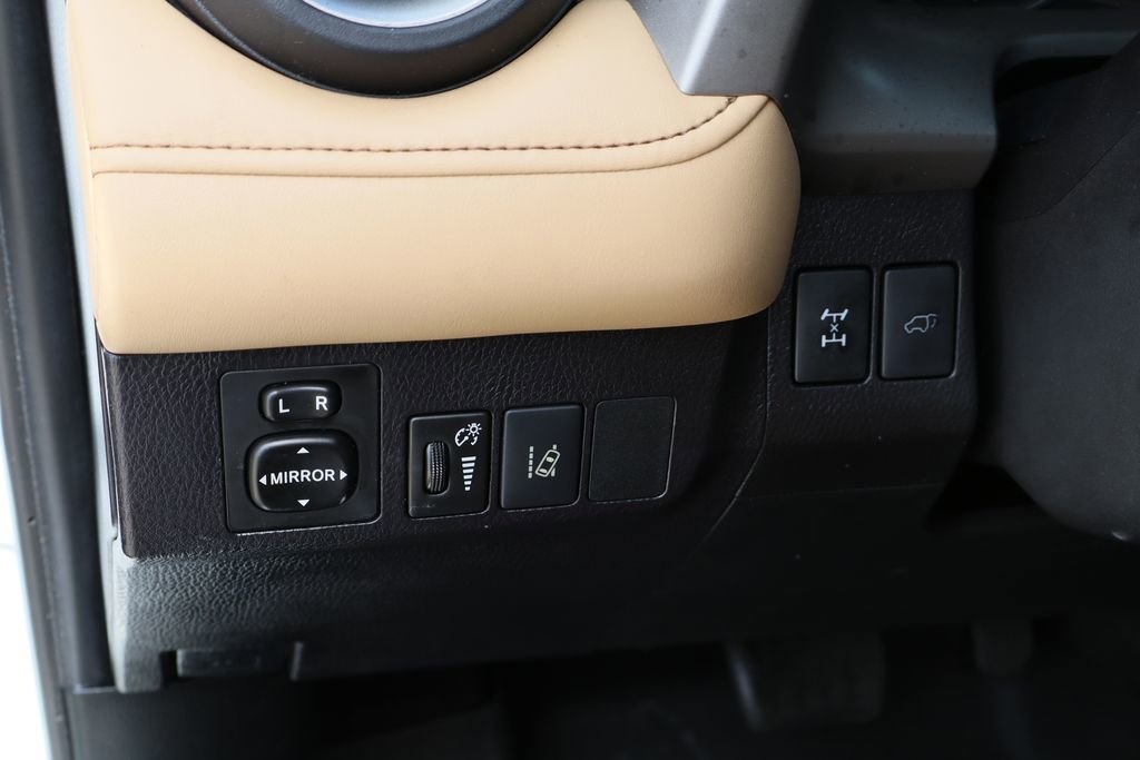 Used 2018 Toyota RAV4 Limited w/ Advanced Technology Package image 11