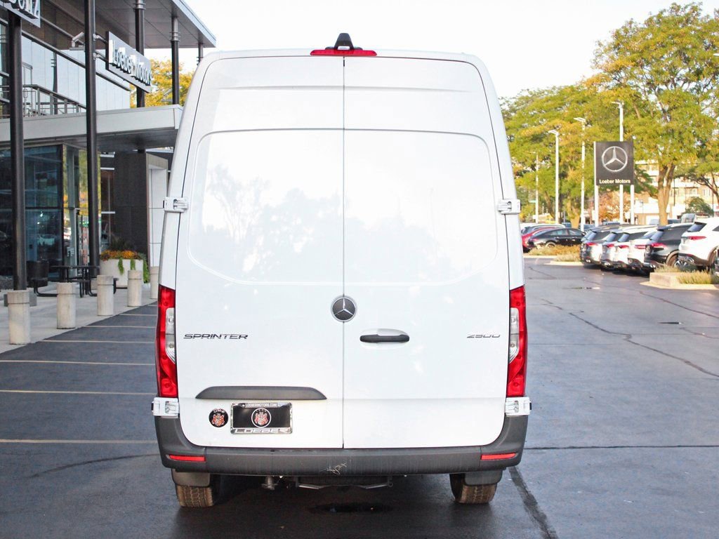 Used 2025 Mercedes-Benz Sprinter 2500 image 4