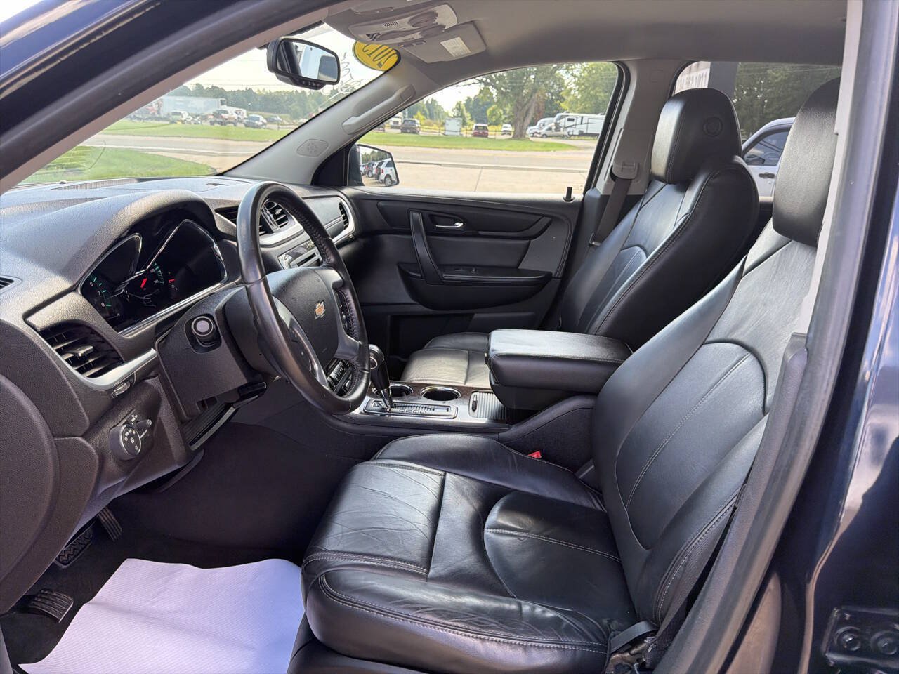 Used 2015 Chevrolet Traverse LT FWD image 12