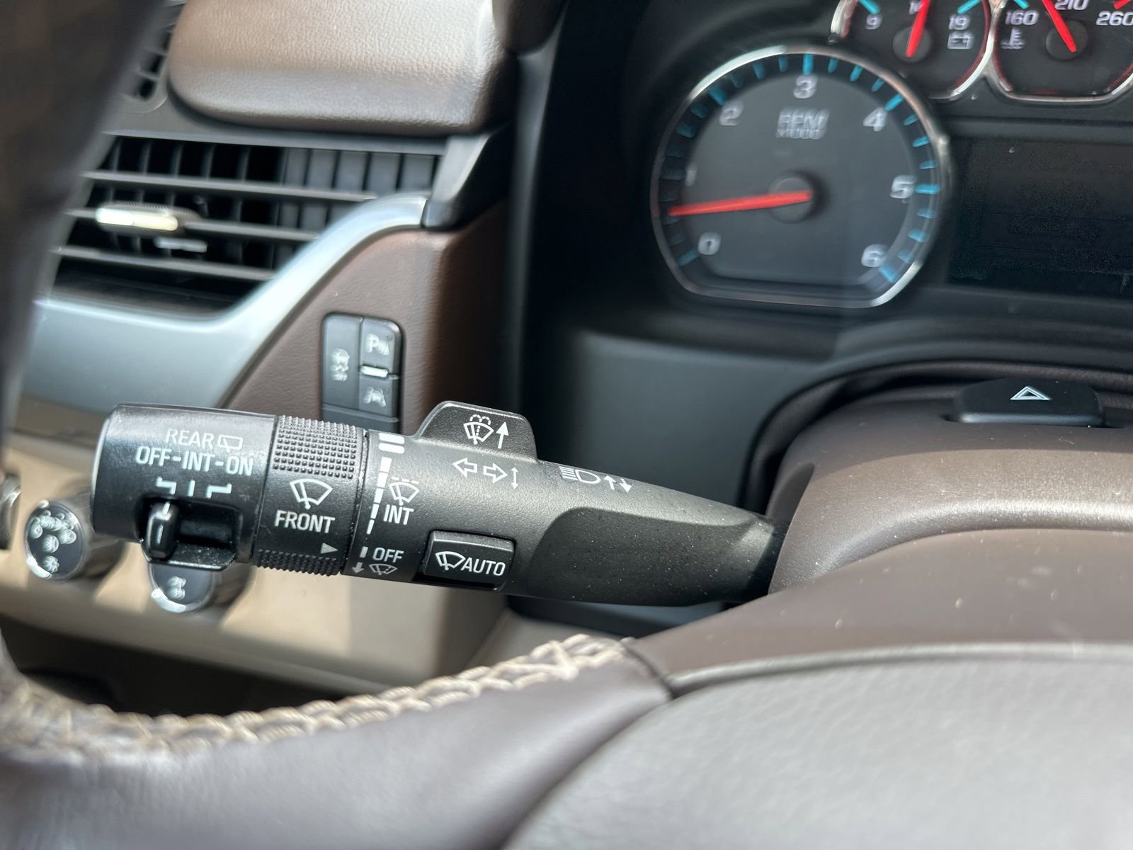 Used 2018 Chevrolet Suburban LT AWD/4WD image 39