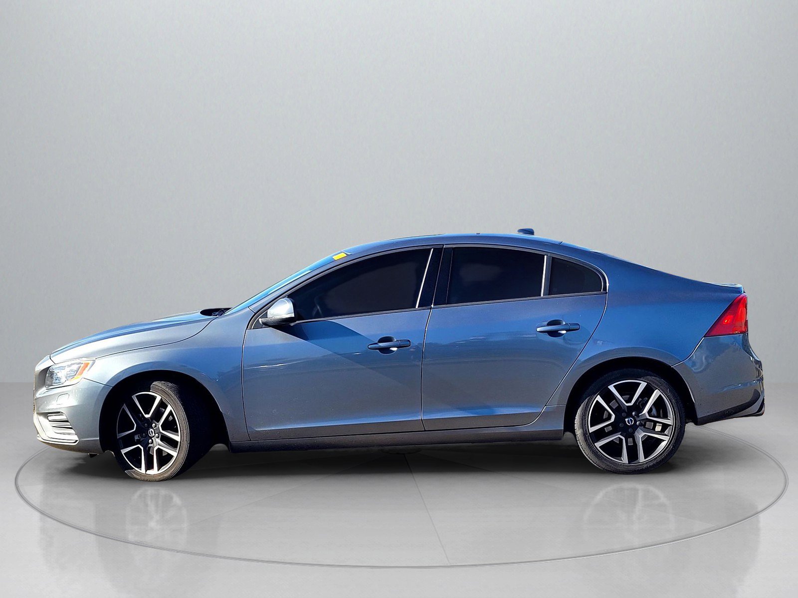 Used 2017 Volvo S60 T5 Dynamic image 4